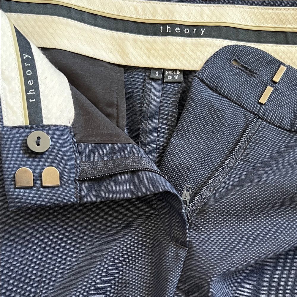 Like New! THEORY Wool Blend Straight Leg Full Length Trouser in Navy in Size 0 - Picture 9 of 11